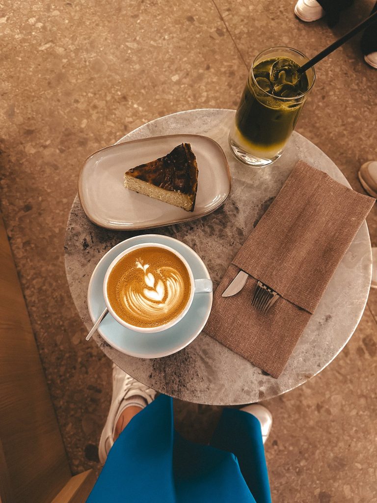 Coffee Machine vs. Espresso Machine: Which Brews Your Perfect Cup?